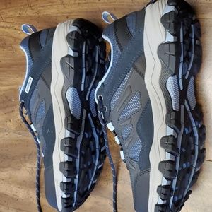 Skechers Waterproof Air cooled Size 7 Sneakers